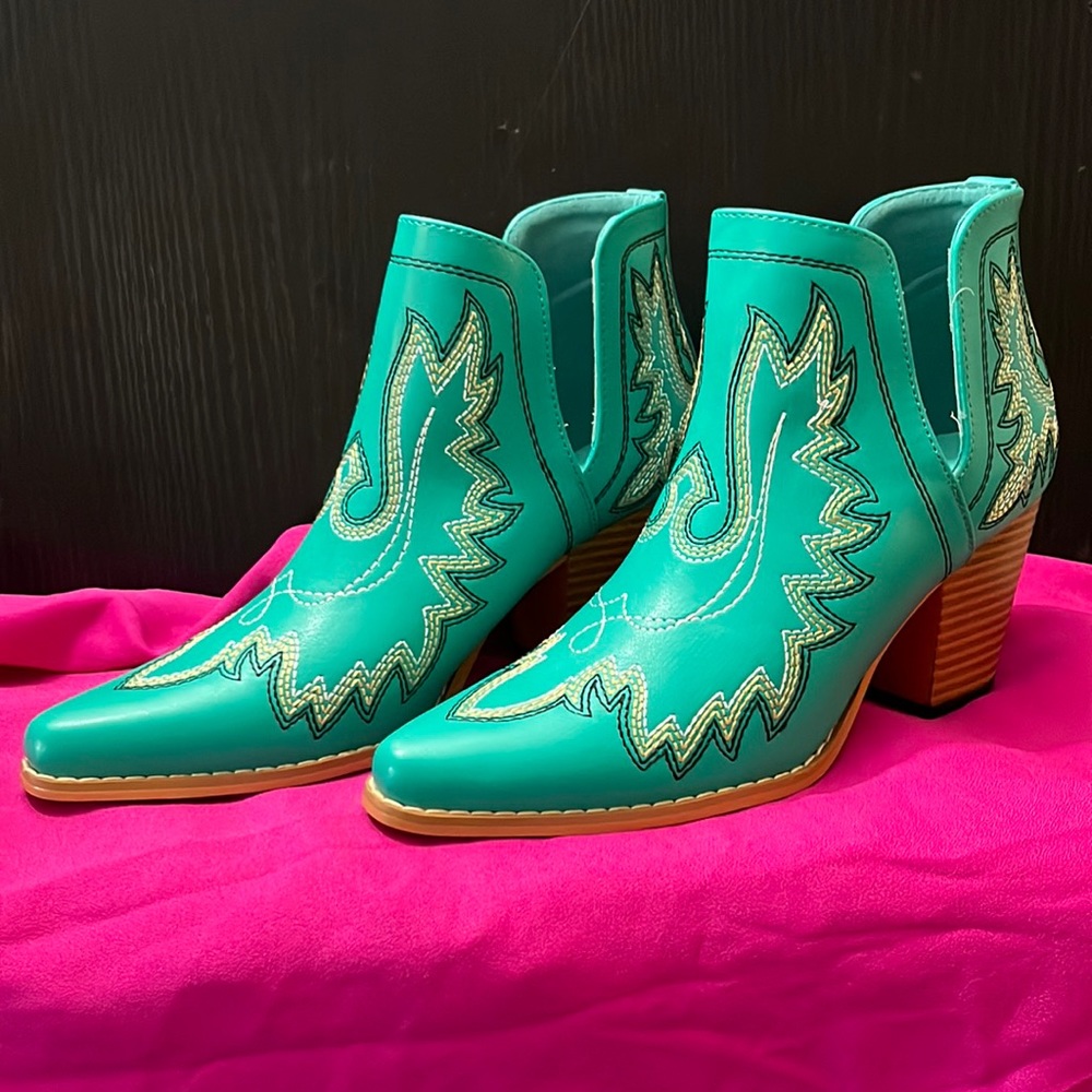 Turquoise Western Booties Size 7